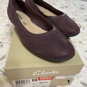 Clarks Gracelin flats for Women. 8.5 M Purple
